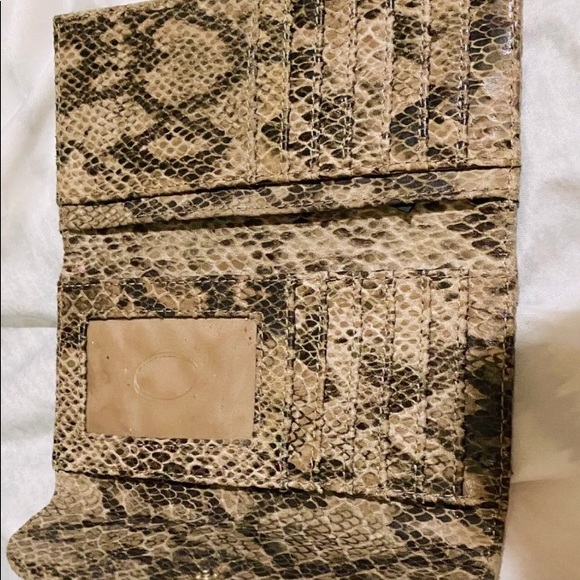 Matching Guess handbag & wallet - Picture 3 of 4